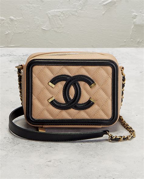 chanel filigree clutch with chain